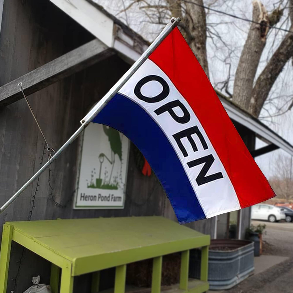 XIFAN Open Flag storefront display boosts curb appeal.