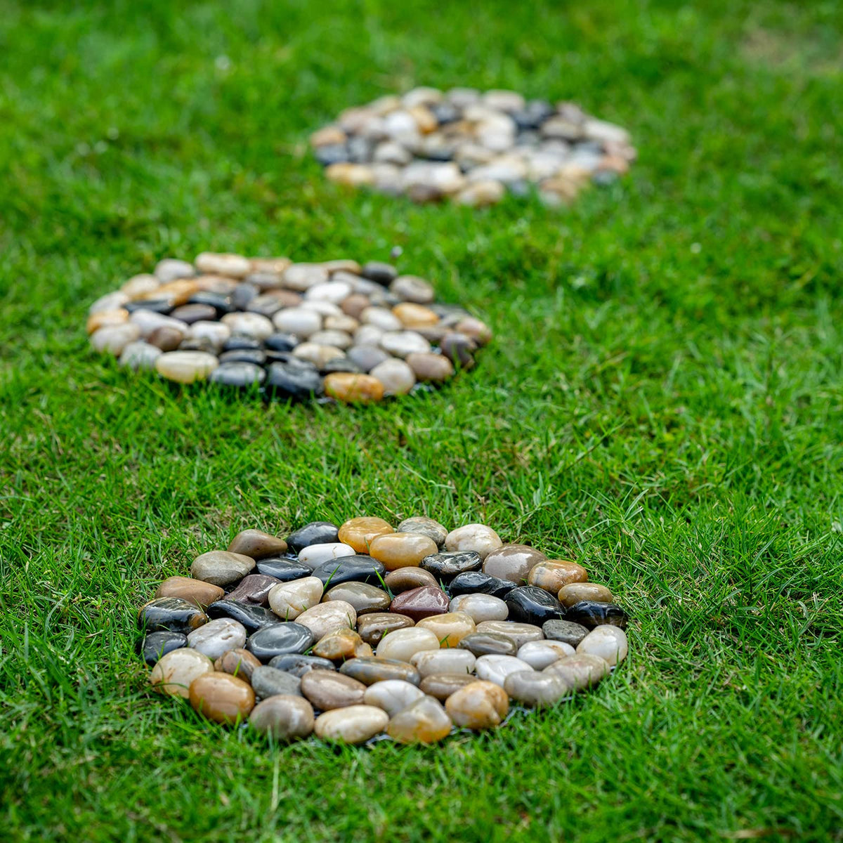Six-pack set offers versatile layout options for lawns and paths