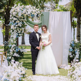 Xiomot garden wedding arch decor creates a Boho-inspired backdrop for photos.