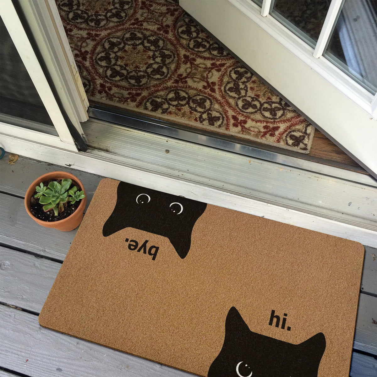 XLDLIOO Easy care doormat is vacuum-friendly and low-maintenance.