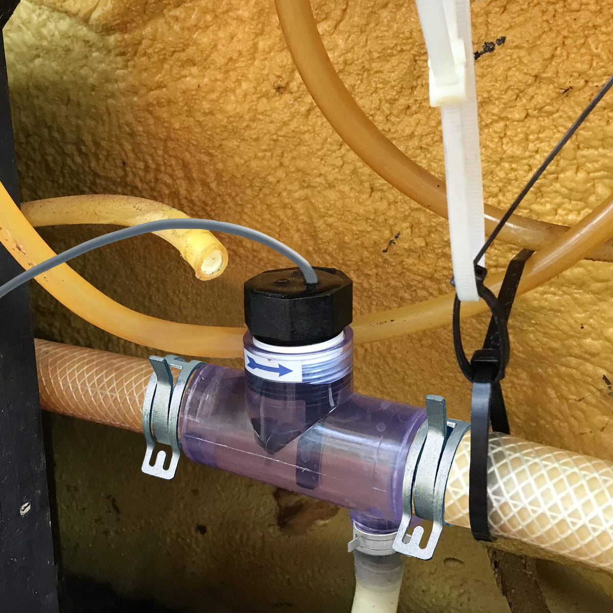 XMK flow switch features curled finger connectors for compatible pump layouts