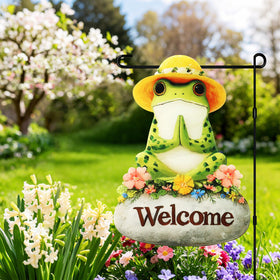 Xmoyaas durable polyester flag resists fading for outdoor use.