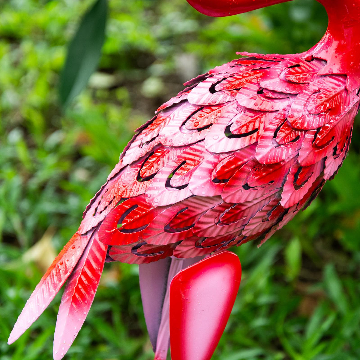 XONOR flamingo 23.2-in tall statue adds vertical drama to gardens