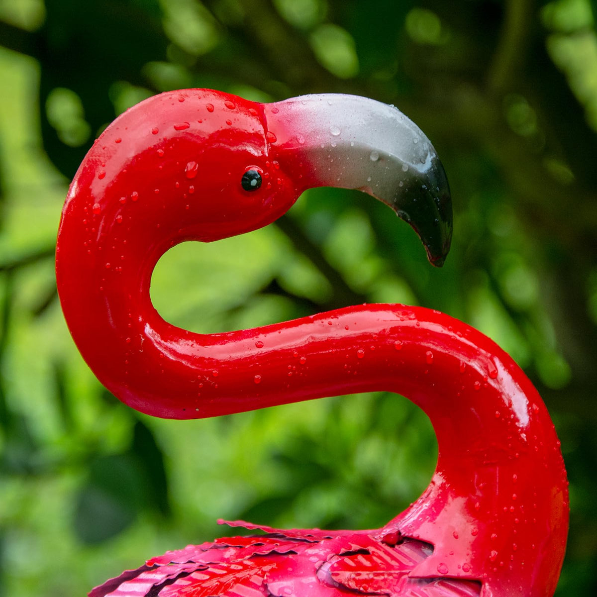 XONOR flamingo 25.7-in tall statue enhances outdoor focal points