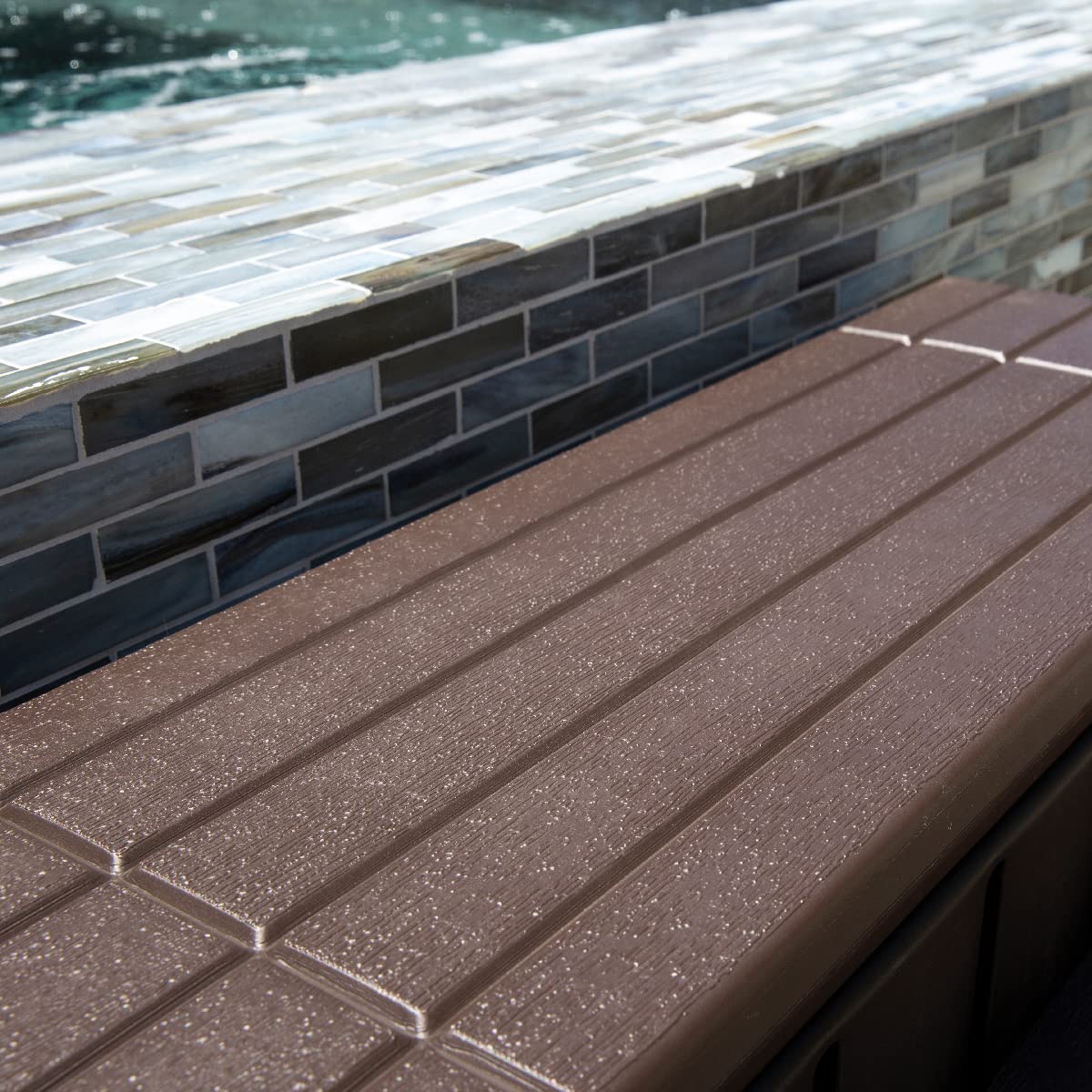 XtremepowerUS durable HDPE construction resists rust and weather