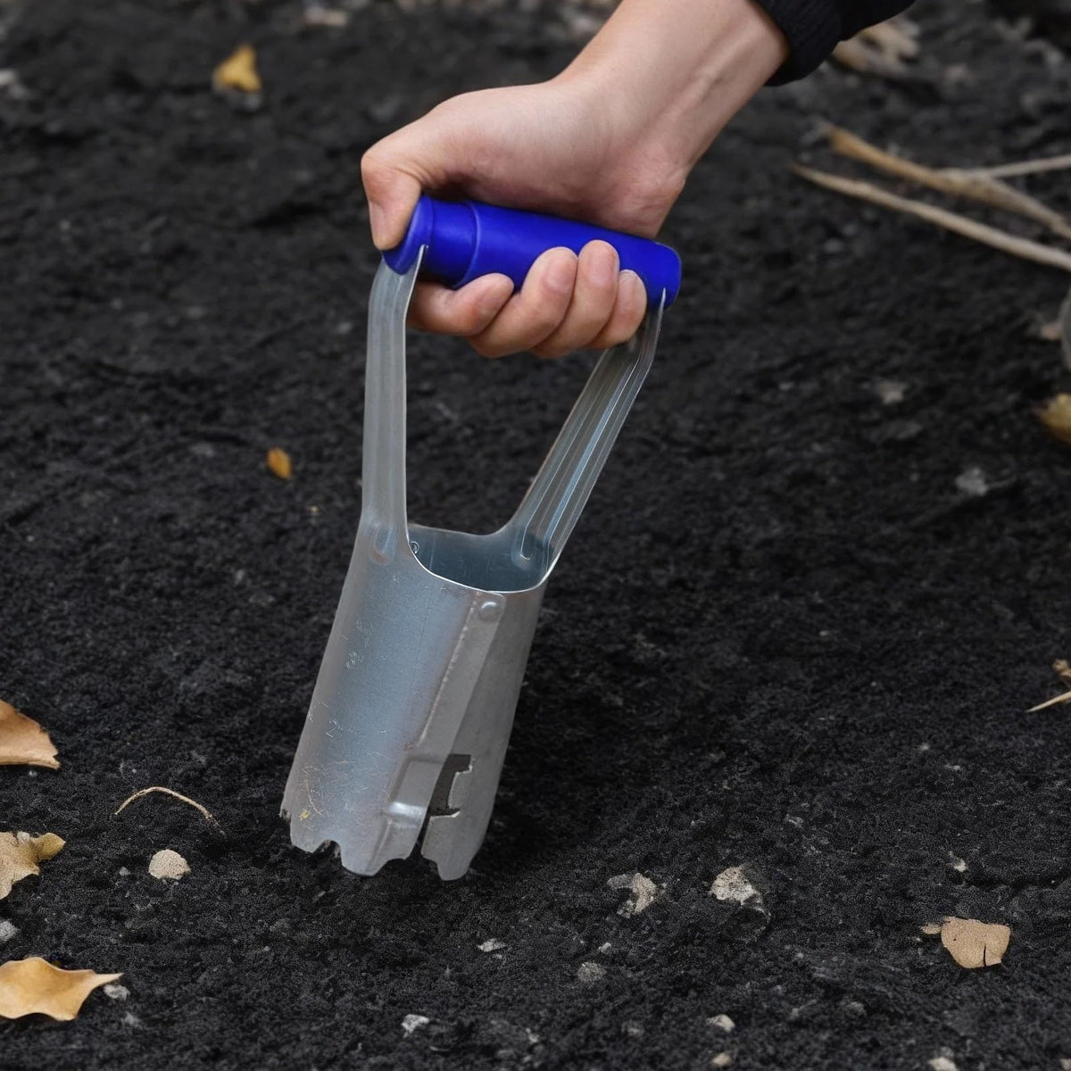 XVBITOR planter features automatic soil releasing action for easy use