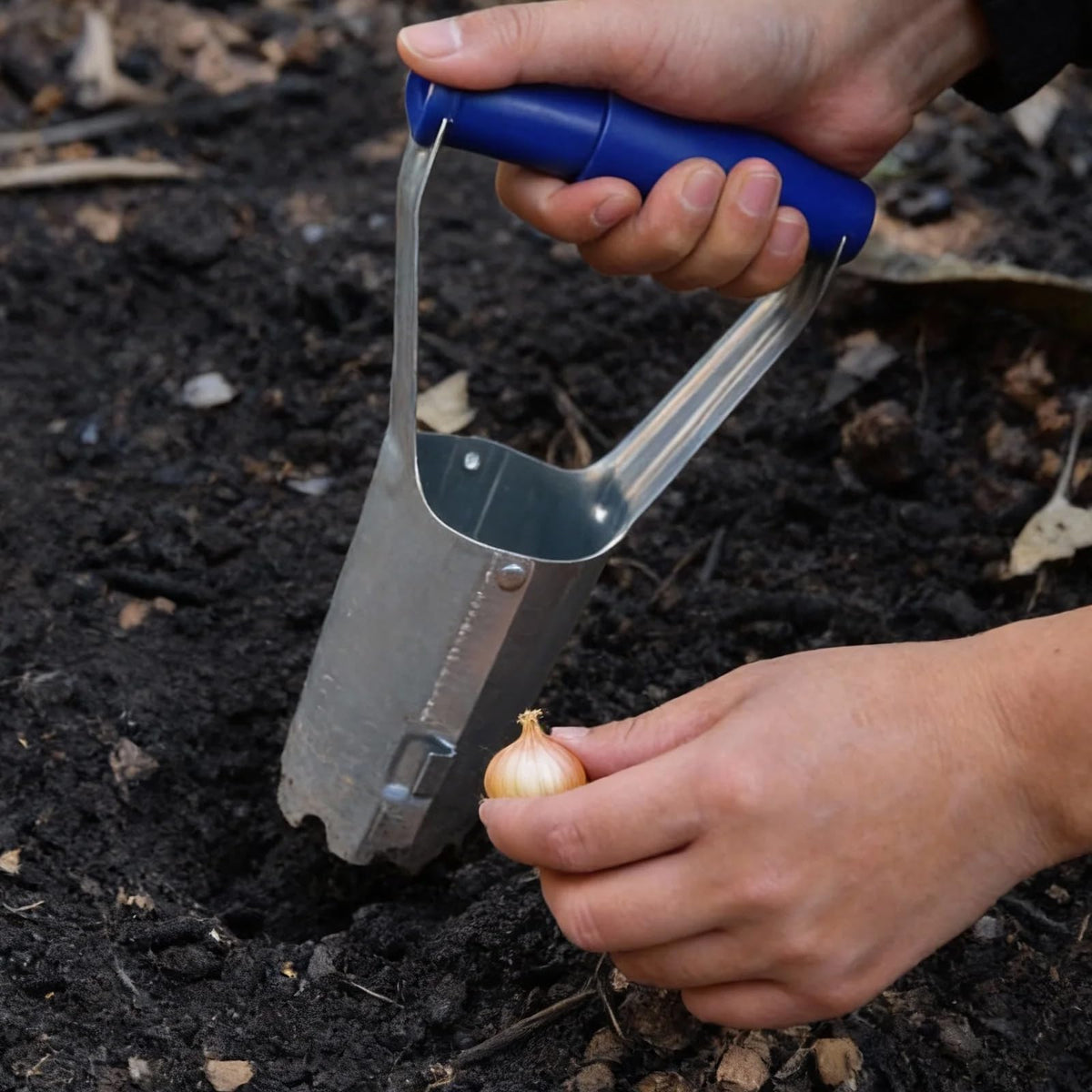 XVBITOR bulb planter is lightweight and portable for garden tasks