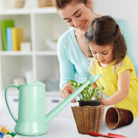 XXXFLOWER ergonomic handle supports one-handed effortless watering