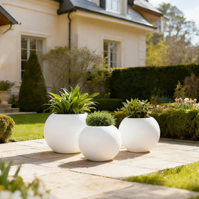 Yaghpy round planter suited to modern and minimalist decor.