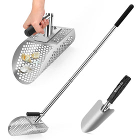 Yaheeda long-handle sand scoop on the beach for easy treasure digging and quick filtering.