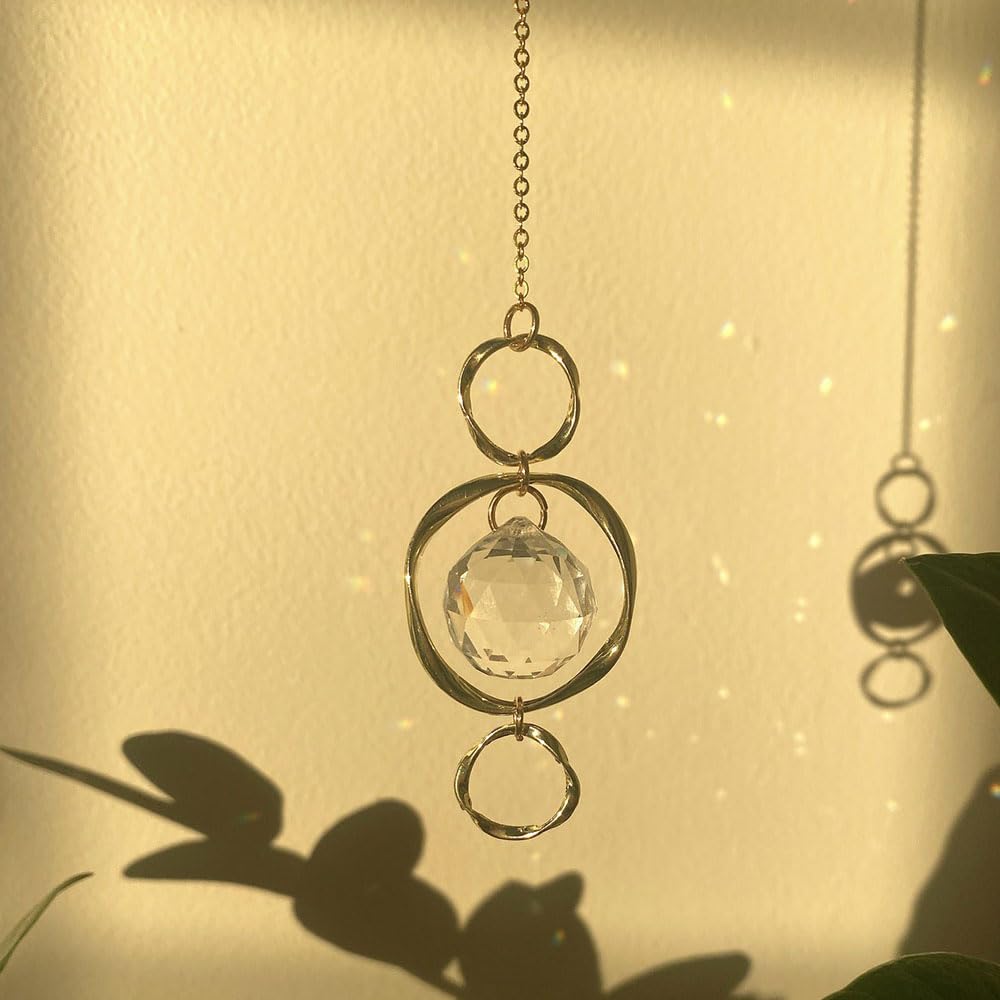 Yajuo wedding decor suncatcher creates sparkling light effects.