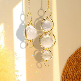 Yajuo outdoor suncatcher creates lively color reflections in sunlight.
