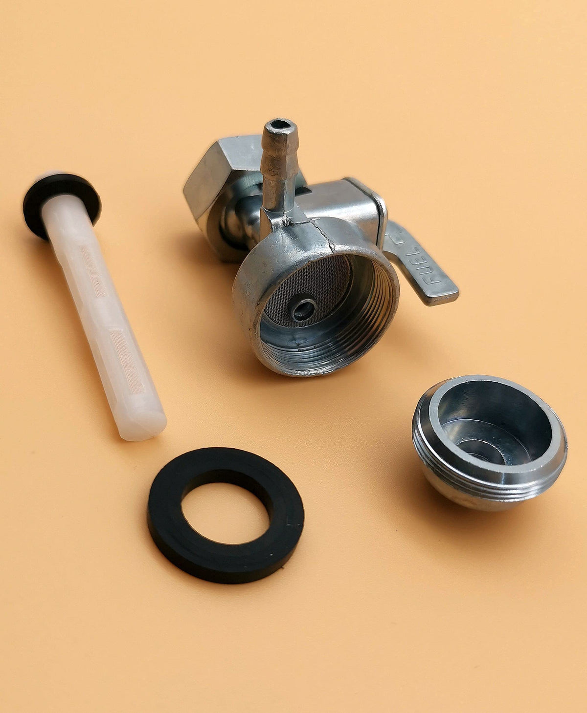 YAMAKATO Predator 7250 fuel tank valve ensures predictable fuel stop for long runtimes.