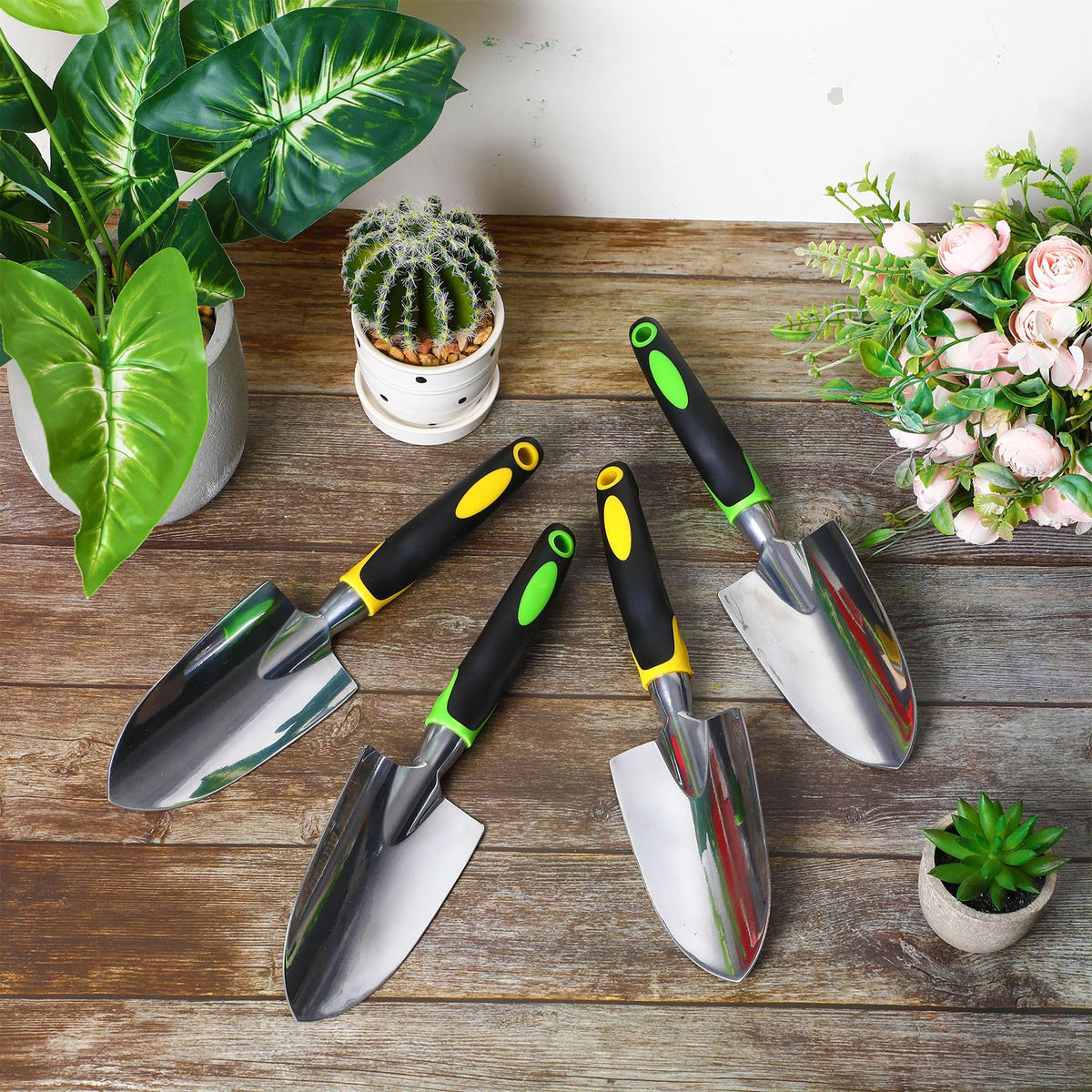 Yaocom compact 12-pcs set showcased for versatile gardening on the go.