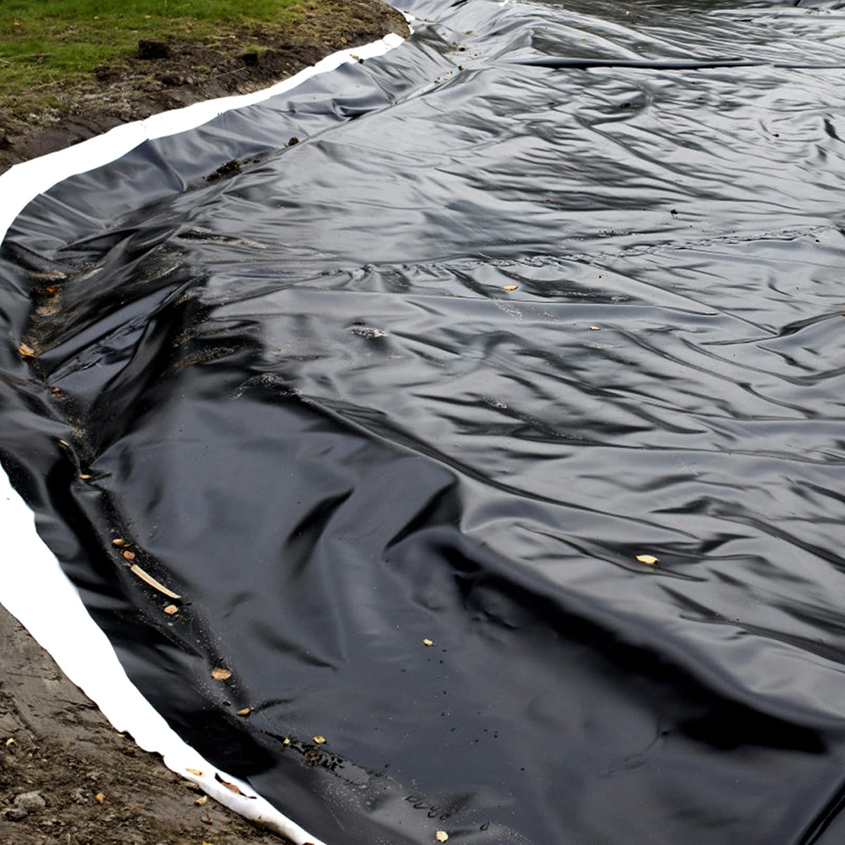 Yarlung UV-resistant liner endures sun exposure for long-lasting outdoor use.