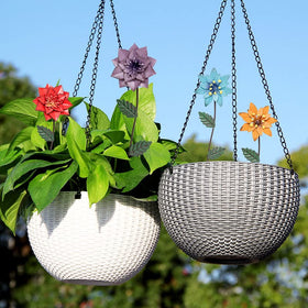 YEAHOME daisy petal metal stake adds color to garden beds.