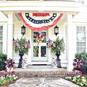 YEAHOME two-pack patriotic stakes suitable for planters and lawns.