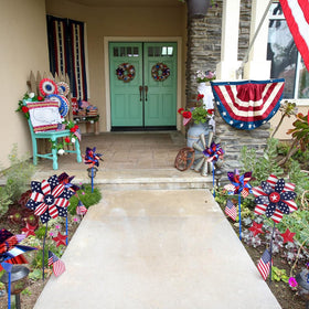 YEAHOME starry leaves add festive detail to July decor.