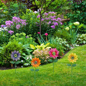 YEAHOME garden stakes glow on pathways, patios, and raised beds.