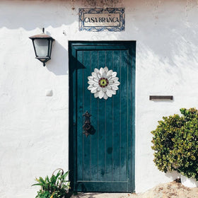 YEAHOME metal flower wall decor rustic patio enhances outdoor ambiance with dimensional charm.