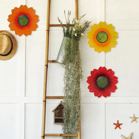 YEAHOME Sunflower Wall Decor 9-inch metal texture emphasizes durable, outdoor-ready design.