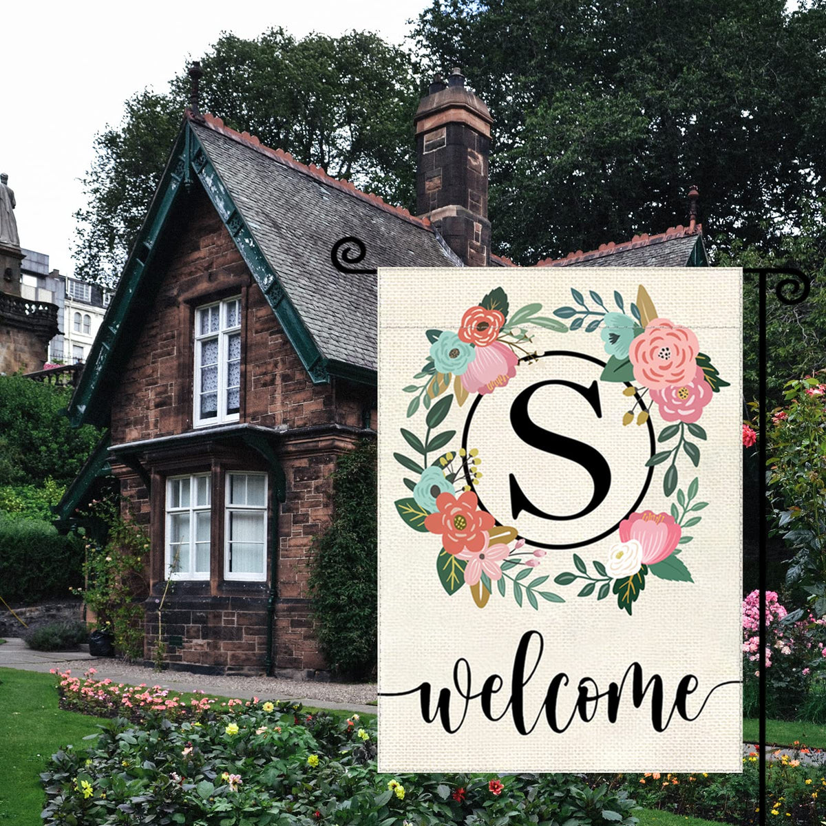 Yeecase double-sided floral flag is easy to spot from the street.