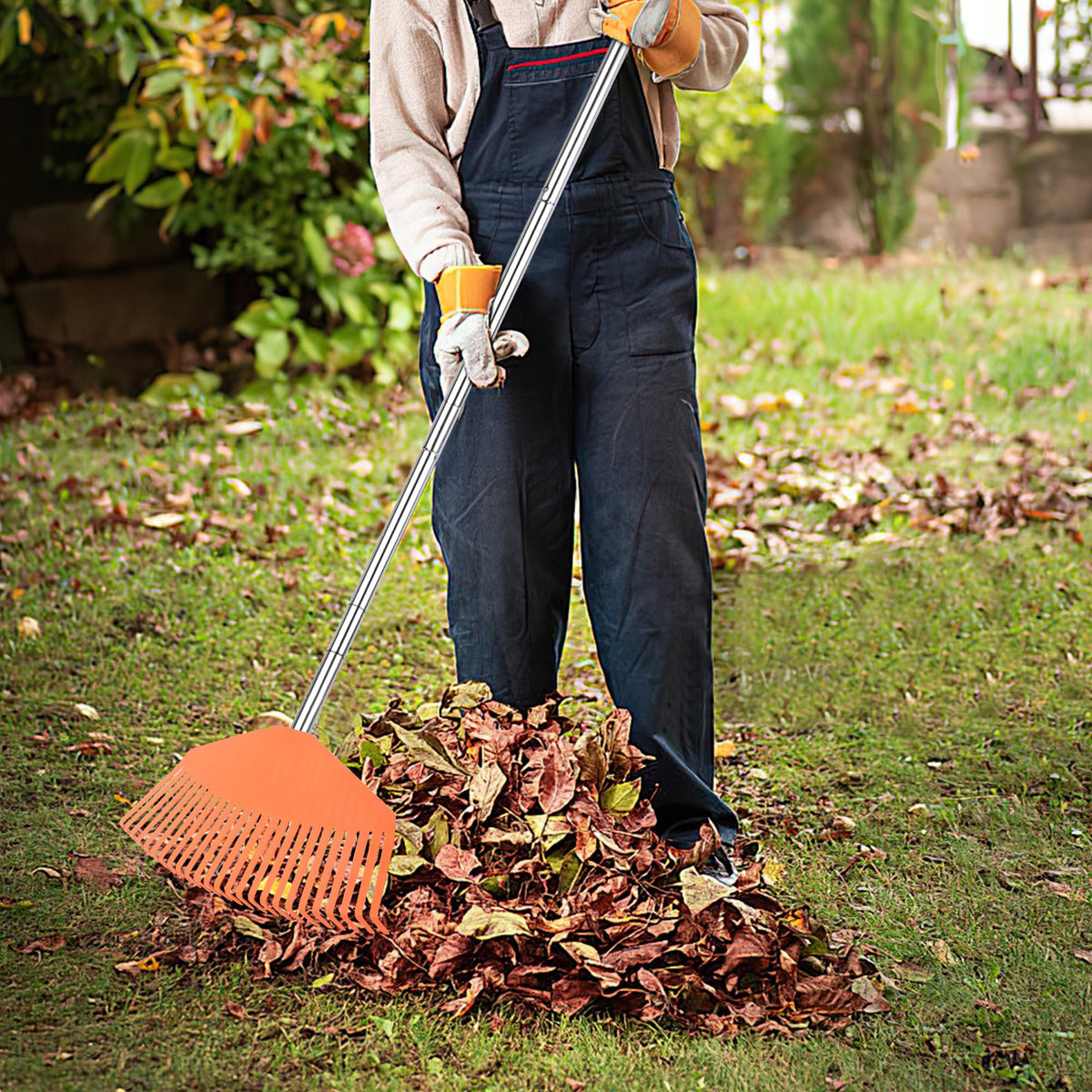 YEELOR adjustable handle demonstrates three lengths for ergonomic gardening.