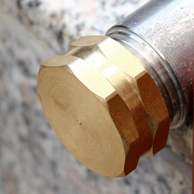 YELUN brass end cap demonstrates durable, corrosion-resistant material for outdoor use.