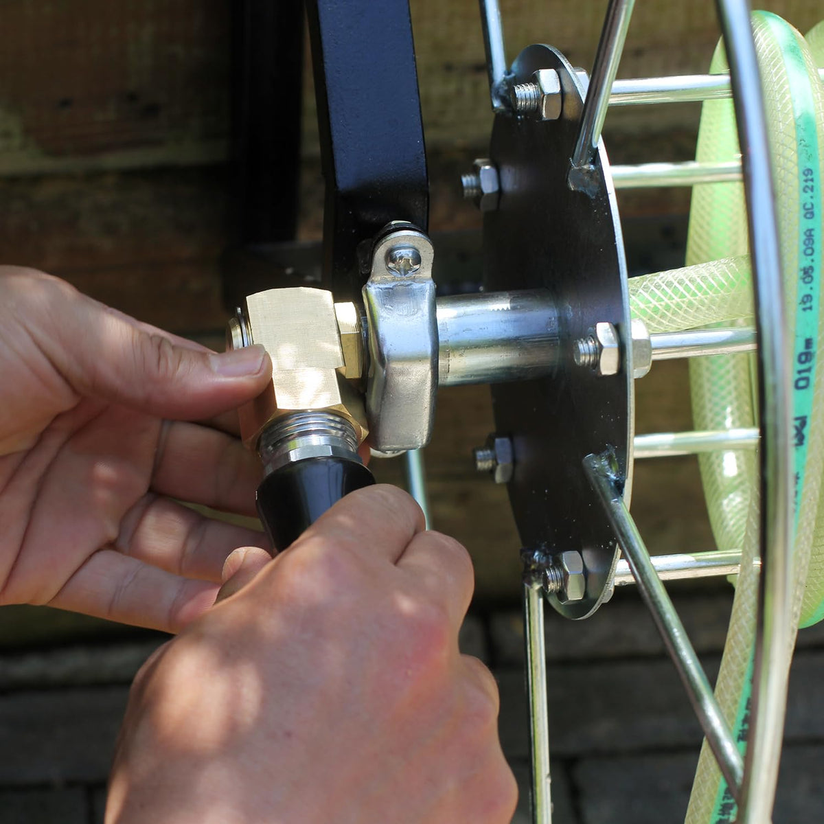YELUN replacement parts kit enables quick garden hose reel repairs.