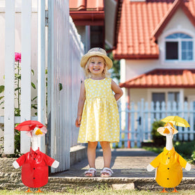 Yeyeplum yellow raincoat detail adds sunny contrast to spring setups