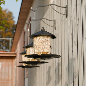 Yieach rust-proof plastic feeder built for outdoor durability