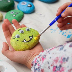 YISZM rock kit for art classes showing packaging options and quantities
