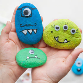 YISZM kid-friendly rocks for crafts, stimulating creativity and imagination.