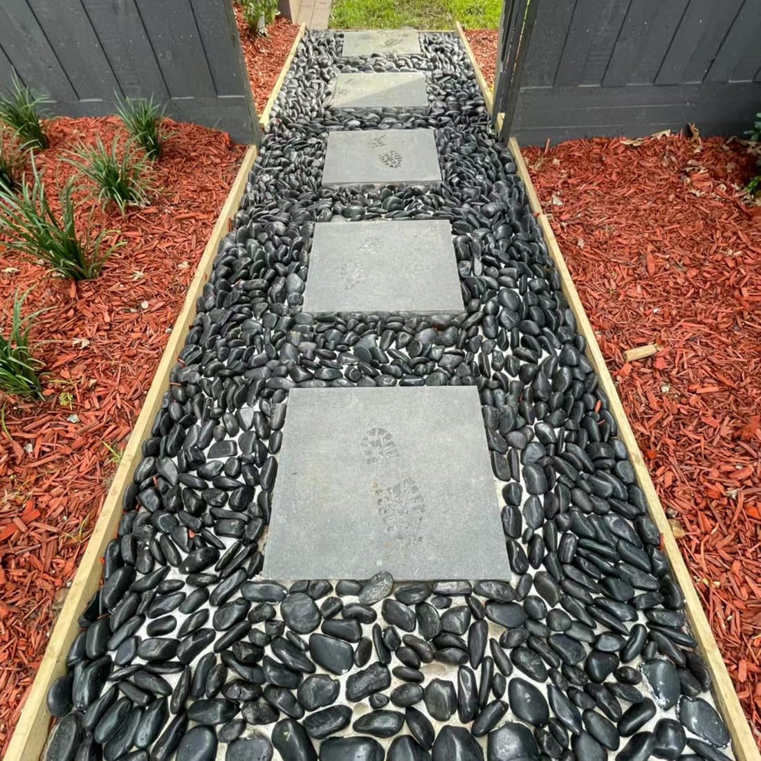 YISZM natural river rocks are non-toxic and dye-free for safe use.