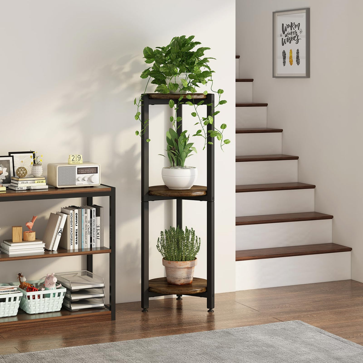 YIZAIJIA plant stand close-up frame highlighting sleek metal construction.