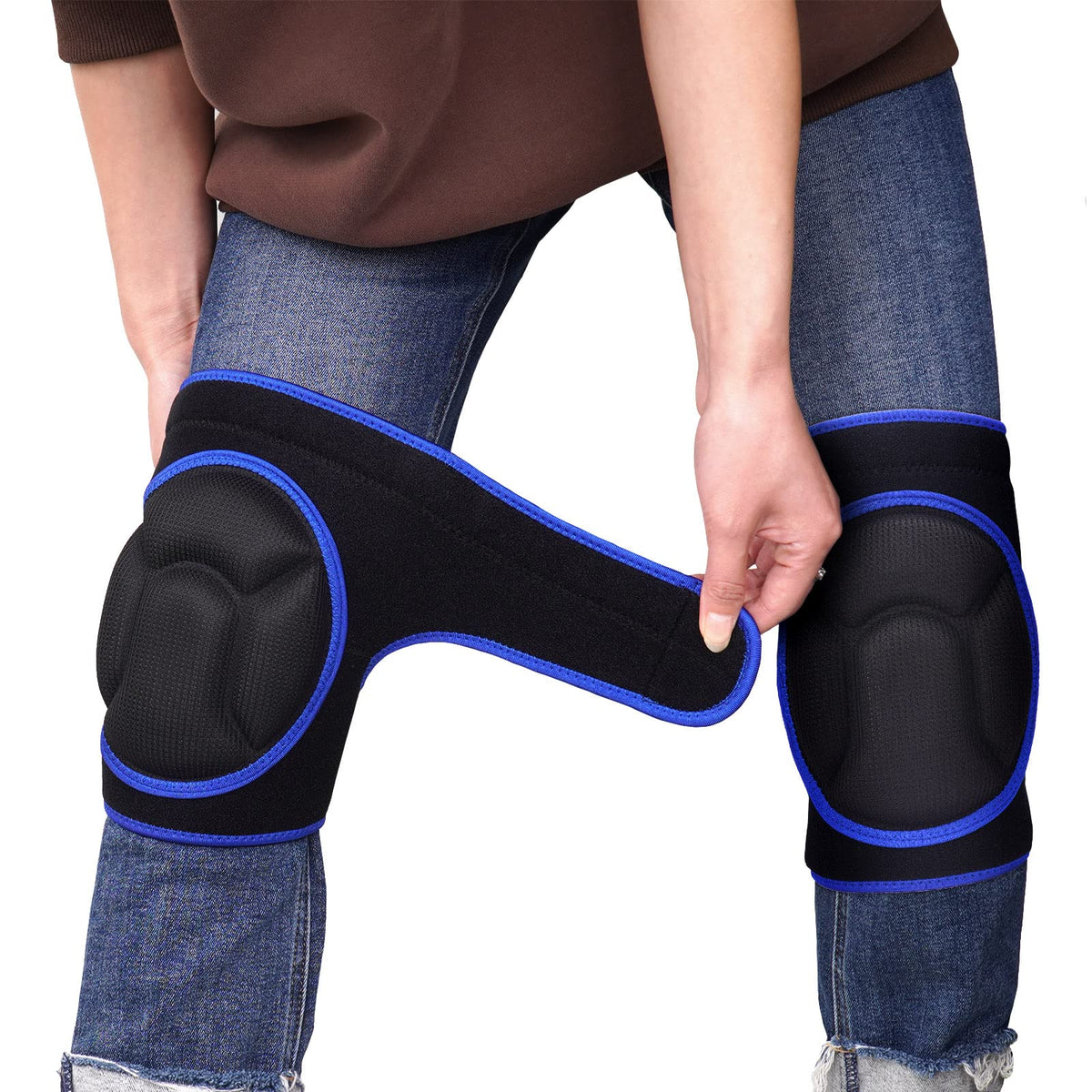 YKTSUJ knee pads show adjustable shoulder straps for a secure fit during cleaning.