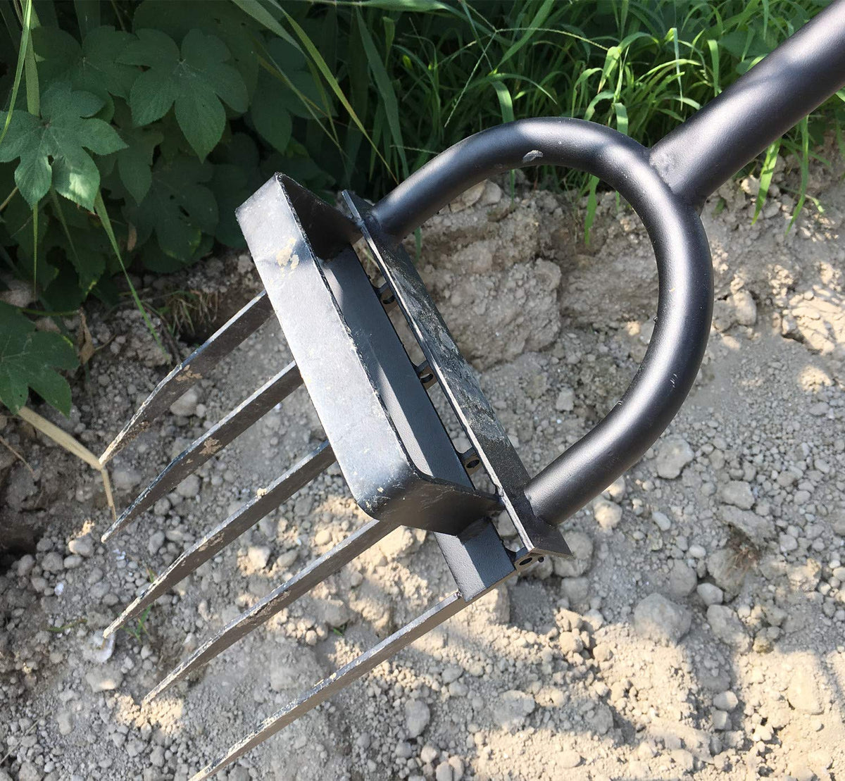 Ymachray stainless steel head resists rust and soil cling