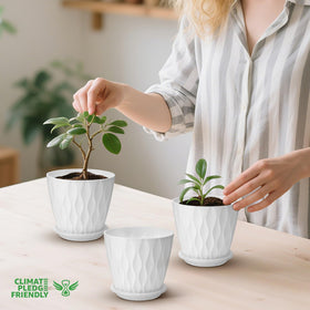 YNNICO white matte-finish pot demonstrates sturdy, durable construction
