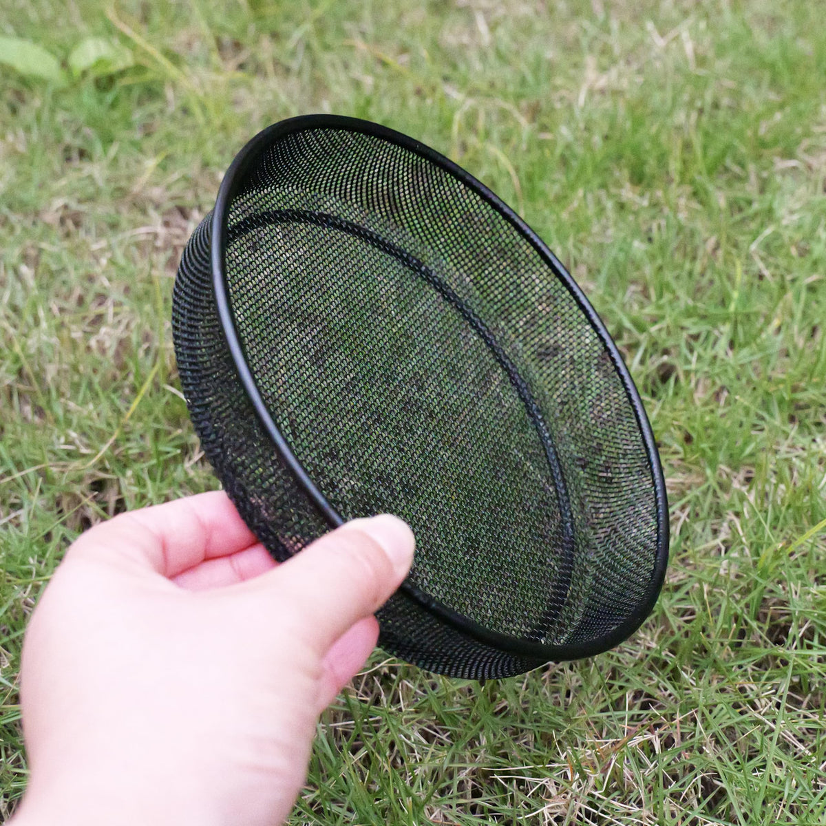 Yojanner clear water bowl helps monitor hydration and cleanliness for birds