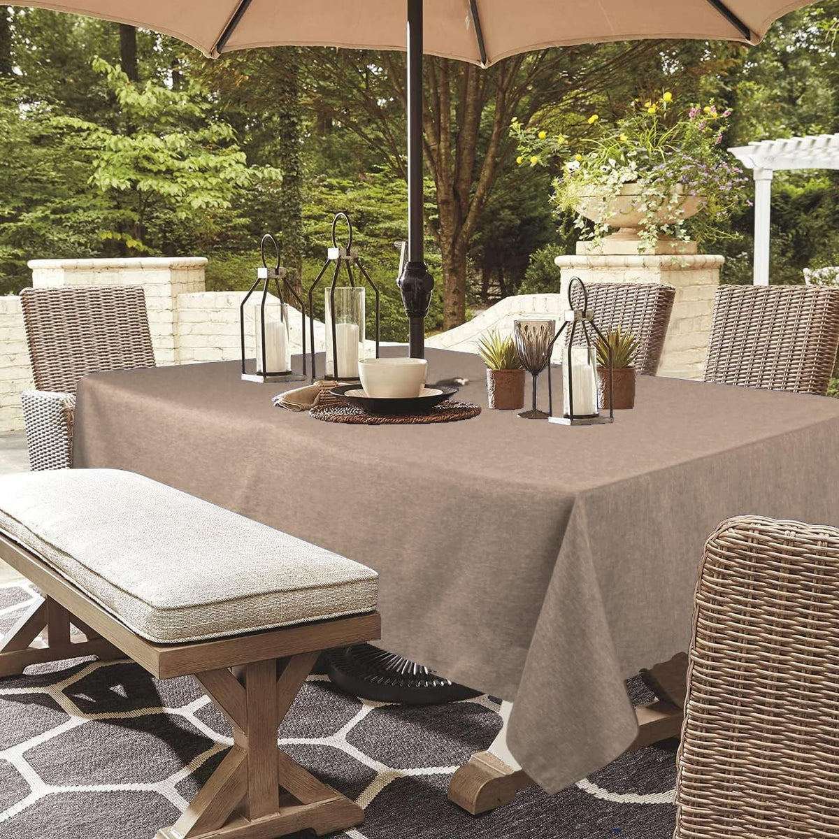 Youngseahome stain-resistant fabric defends against spills during picnics