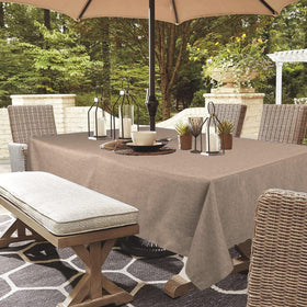 Youngseahome stain-resistant fabric defends against spills during picnics