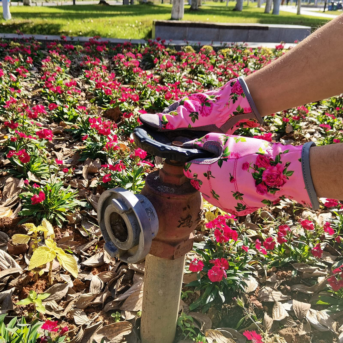 YRTSH thorn-proof garden gloves protect hands during pruning and weeding.
