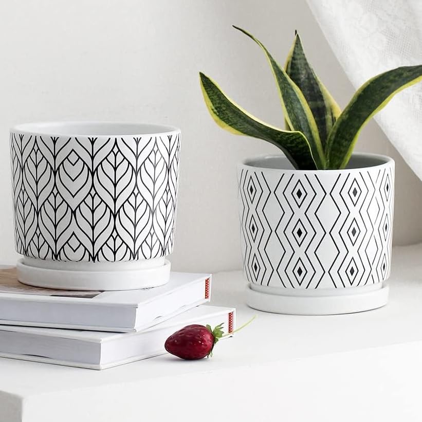 Yukfona indoor-outdoor plant tray suitable under pots and planters anywhere