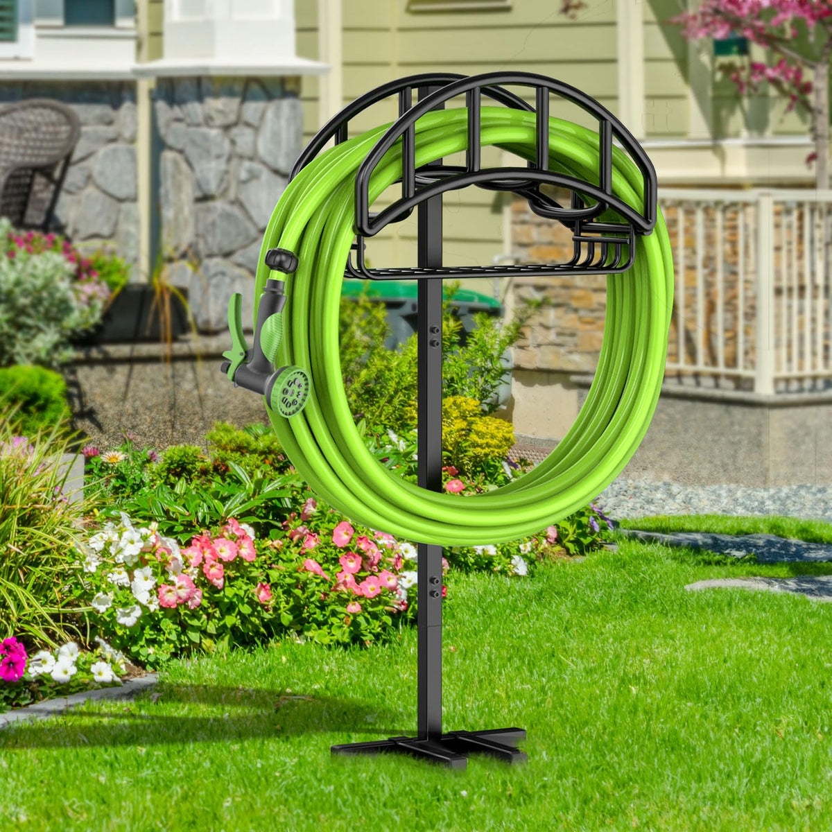 Freestanding outdoor hose reel by Yumatum for flexible placement in the yard.