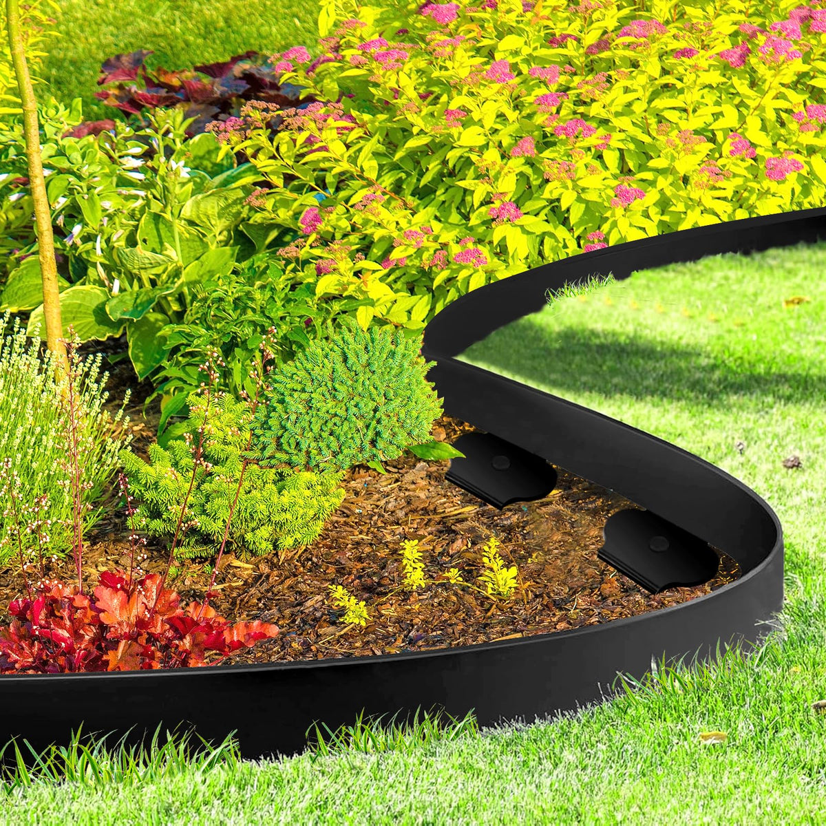 YUYIUS edging withstands sun and rain in an outdoor garden setting.