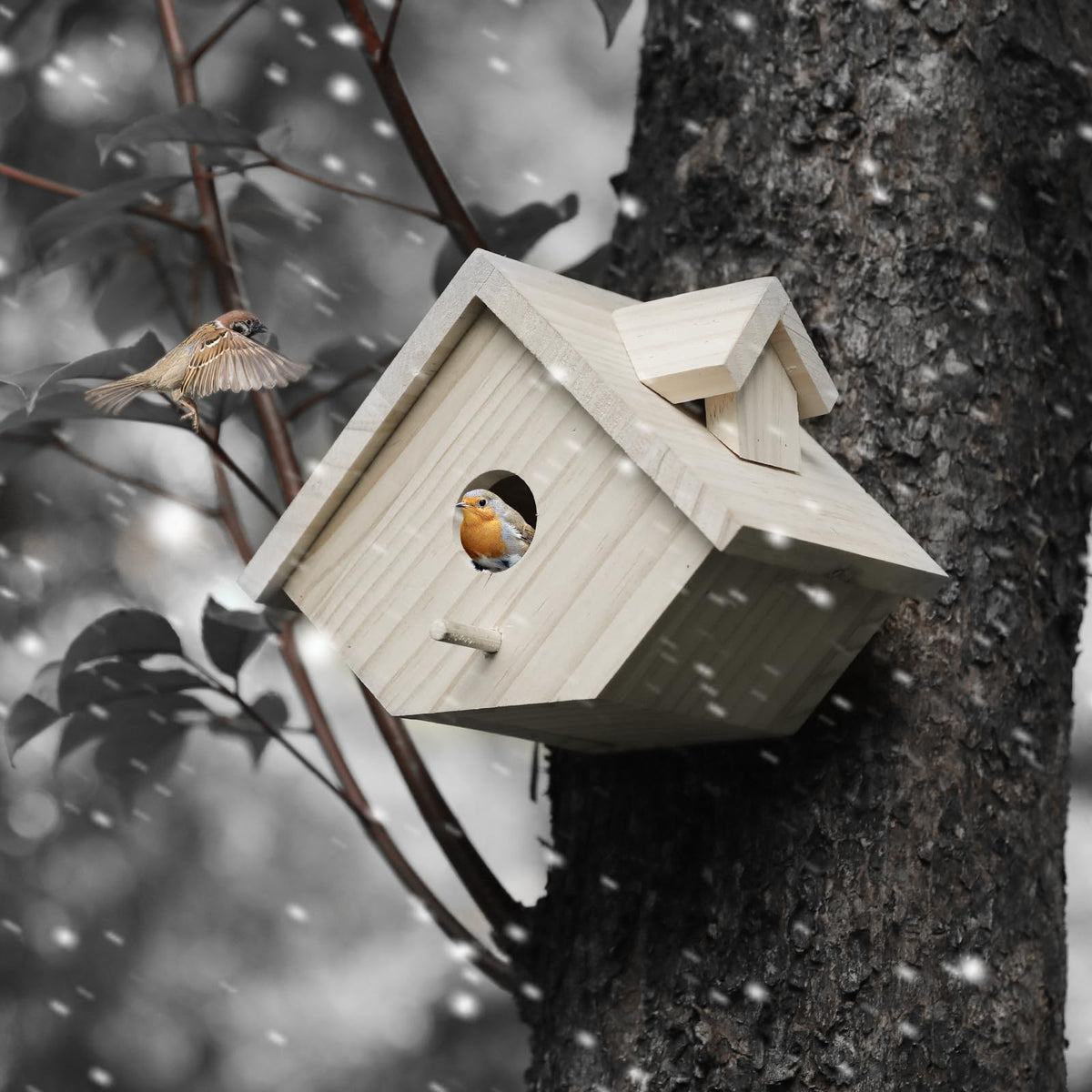 YYYUAN cedar bird house makes a thoughtful gift for bird lovers