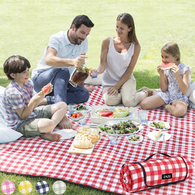 ZAZE picnic blanket 80x80 checkered for roomy outdoor seating on grass.