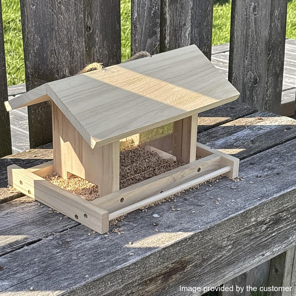 Zeqeey bird feeder assembly kit with hardware and manual for easy setup