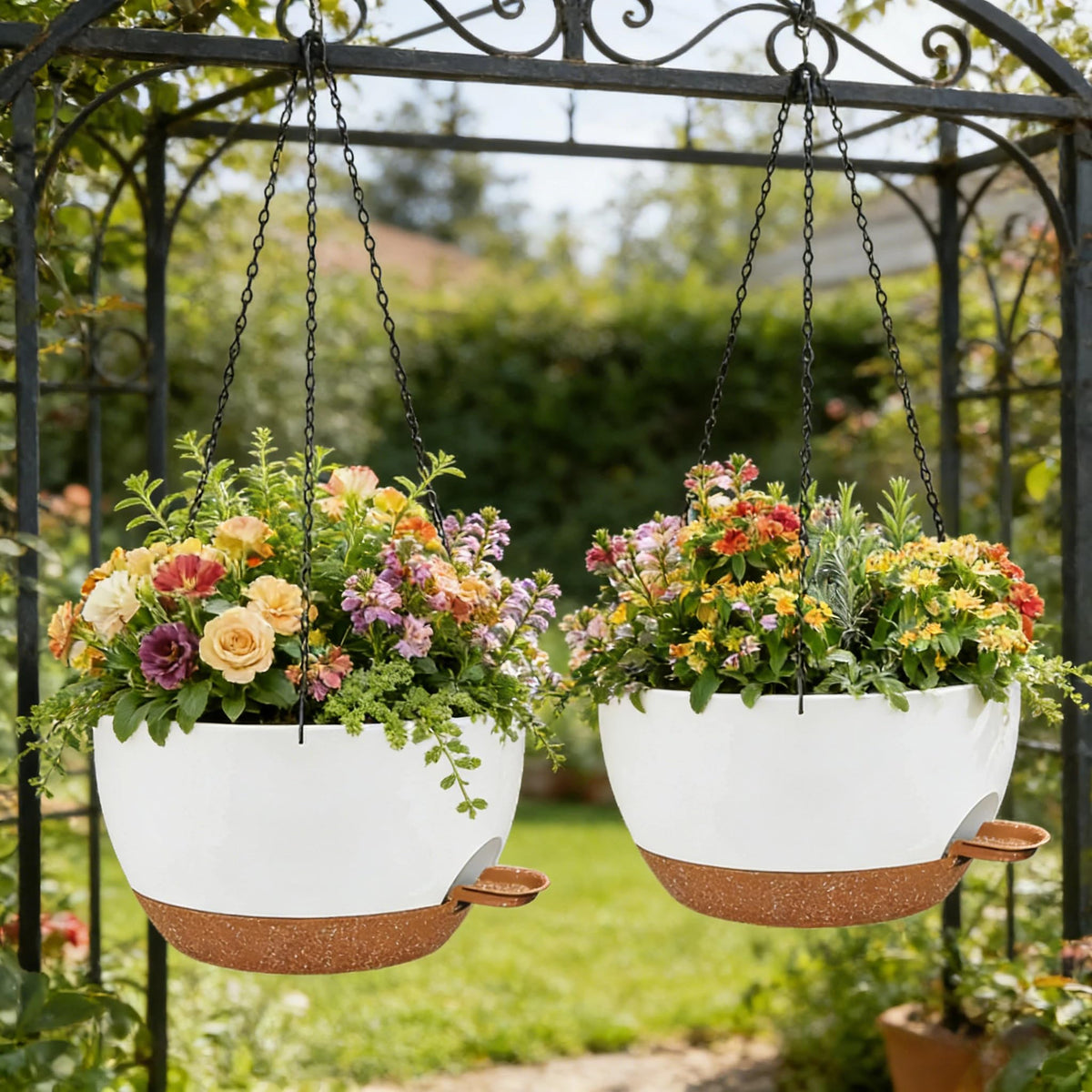 Zople 12-inch self-watering planter with adjustable chain detail for patio hanging
