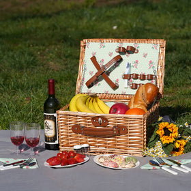 ZORMY natural wicker construction ideal for outdoor picnics.
